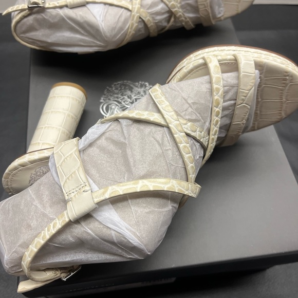 Vince Camuto - Size 6.5 - Brand new in box - Picture 13 of 14